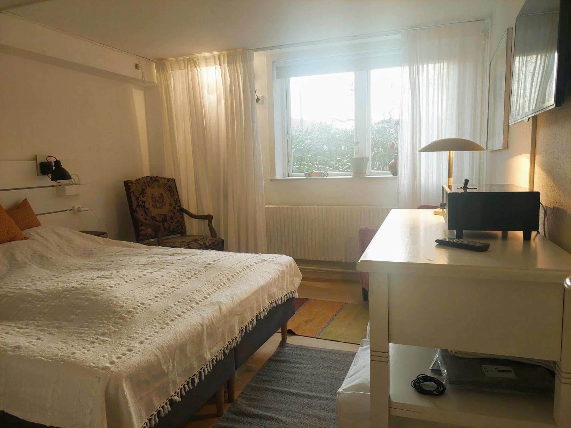 Rosa, Dobblebed, Own Kitchen, Own Bath And Own Entrance Homestay *
