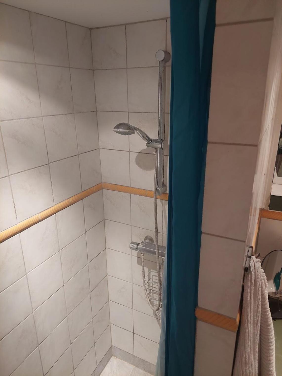 Rosa, Dobblebed, Own Kitchen, Own Bath And Own Entrance Homestay *