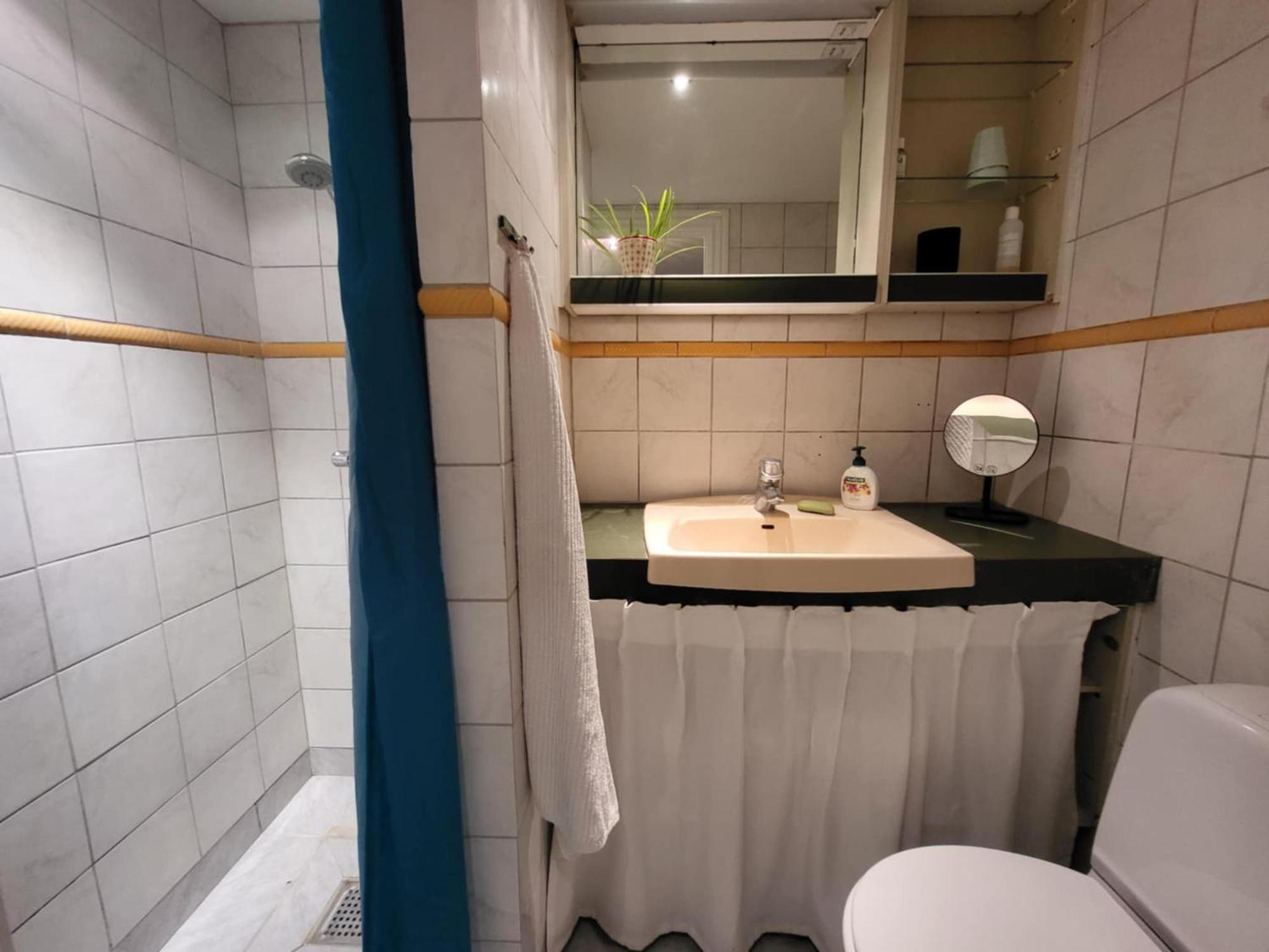 Rosa, Dobblebed, Own Kitchen, Own Bath And Own Entrance